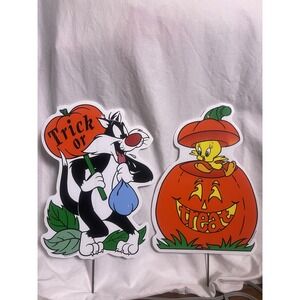 2 VTG Warner Brothers Halloween Yard Signs Trick Or Treat Sylvester/Tweety Bird